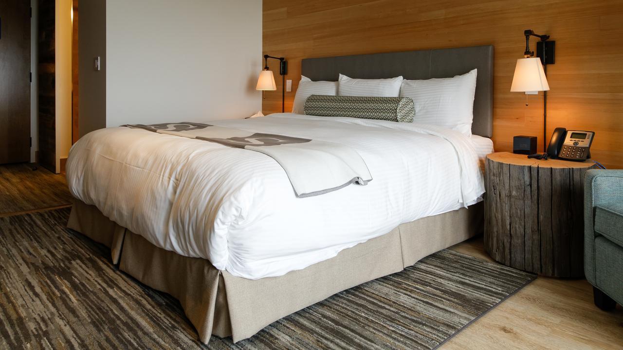 Sproat Lake Landing Resort Great Central Екстериор снимка
