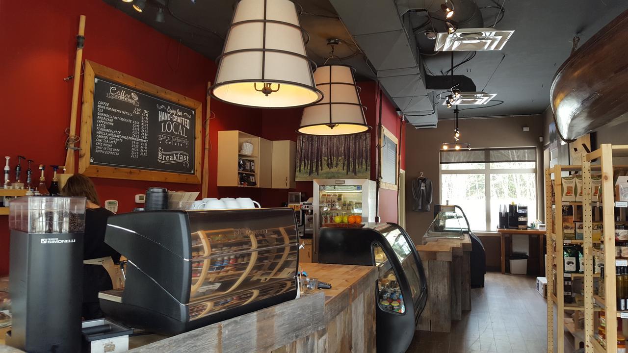 Sproat Lake Landing Resort Great Central Екстериор снимка