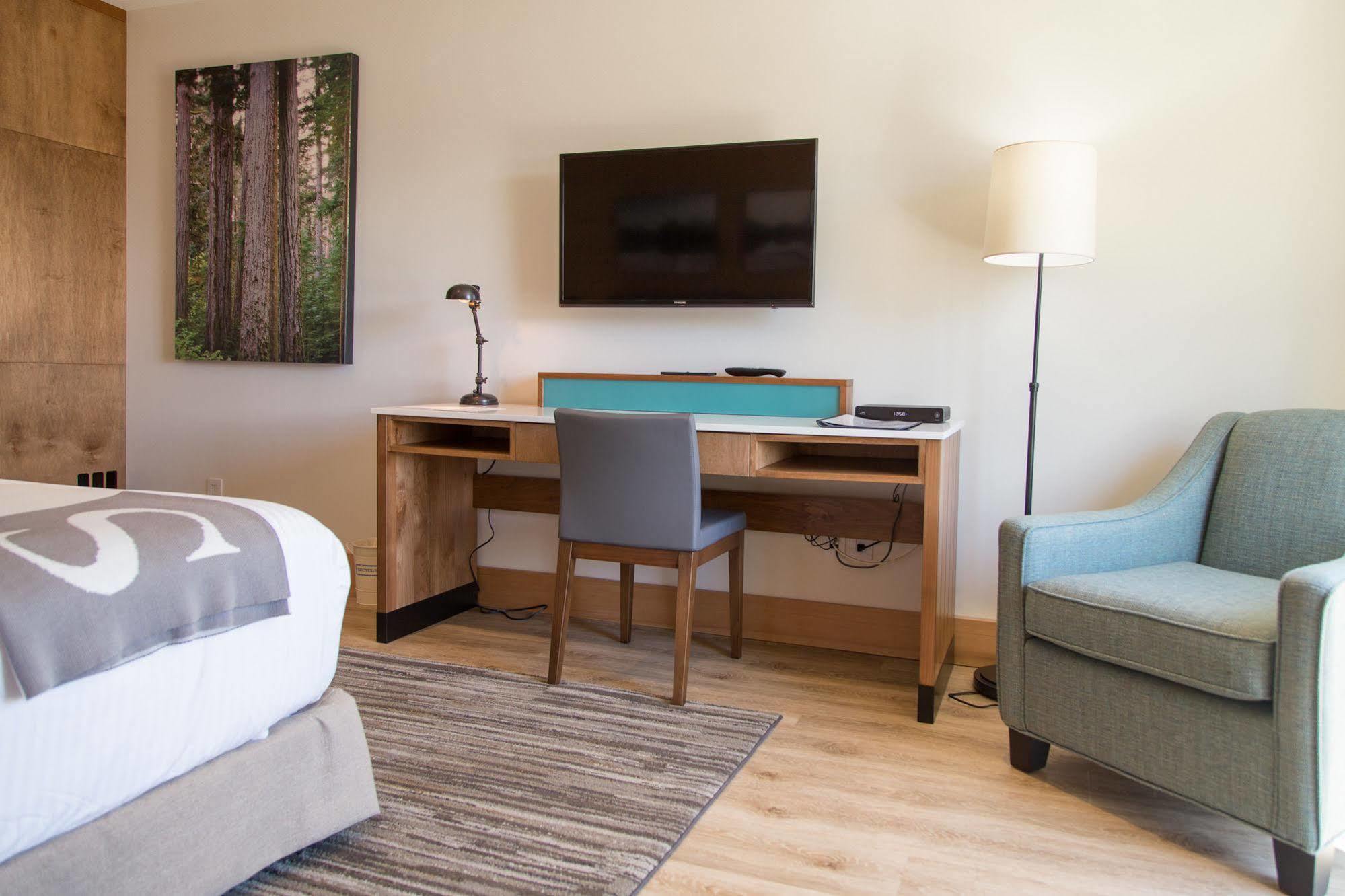 Sproat Lake Landing Resort Great Central Екстериор снимка