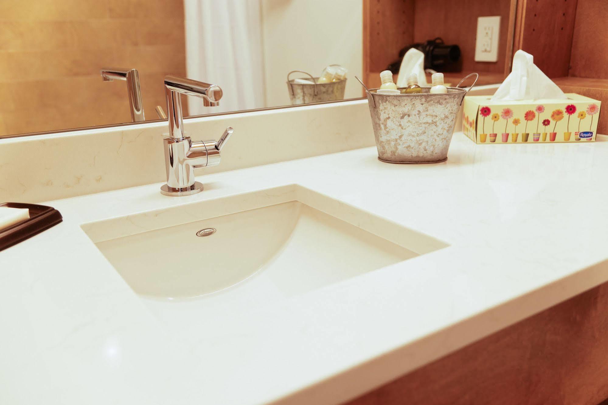Sproat Lake Landing Resort Great Central Екстериор снимка