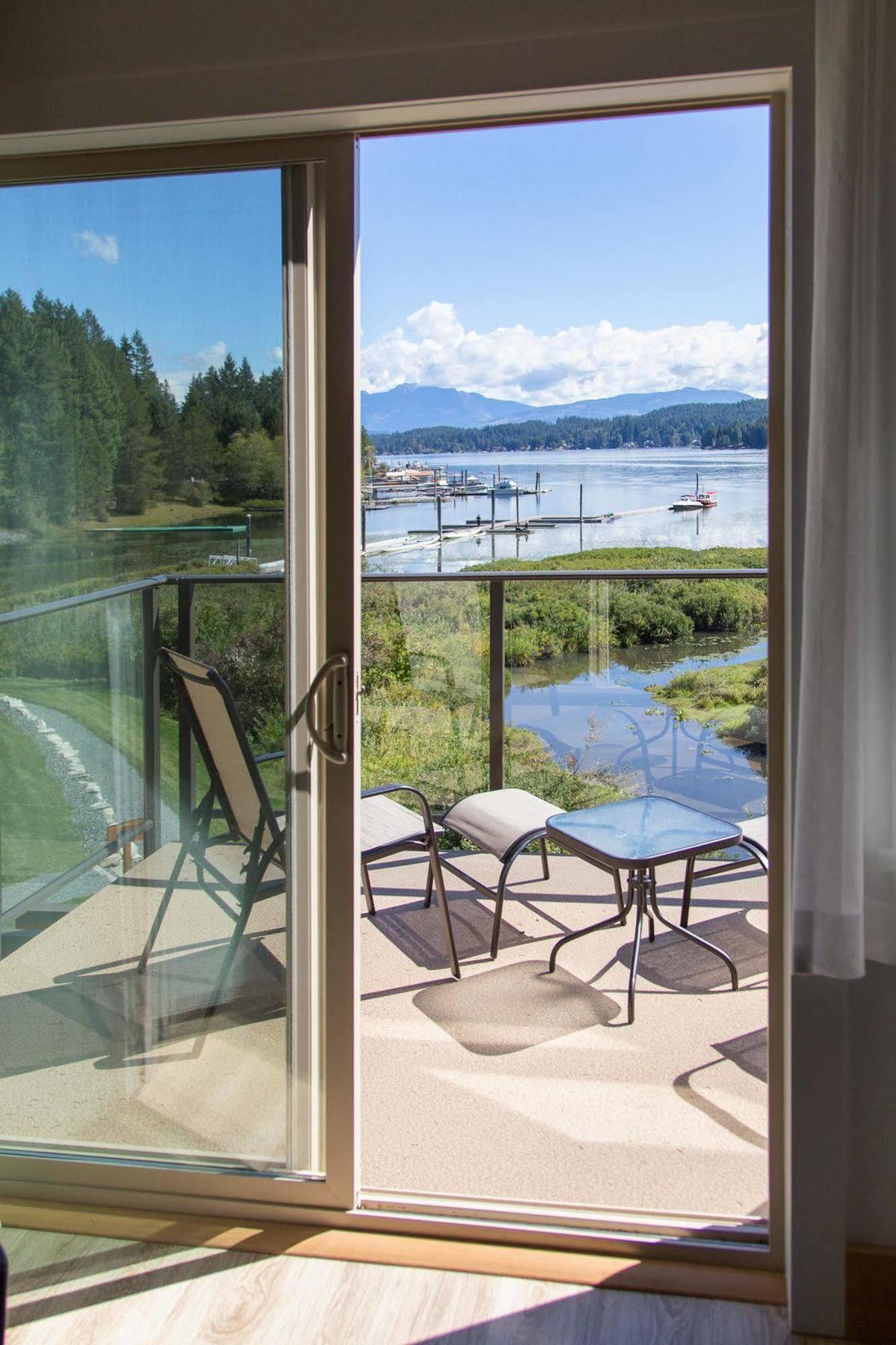 Sproat Lake Landing Resort Great Central Екстериор снимка